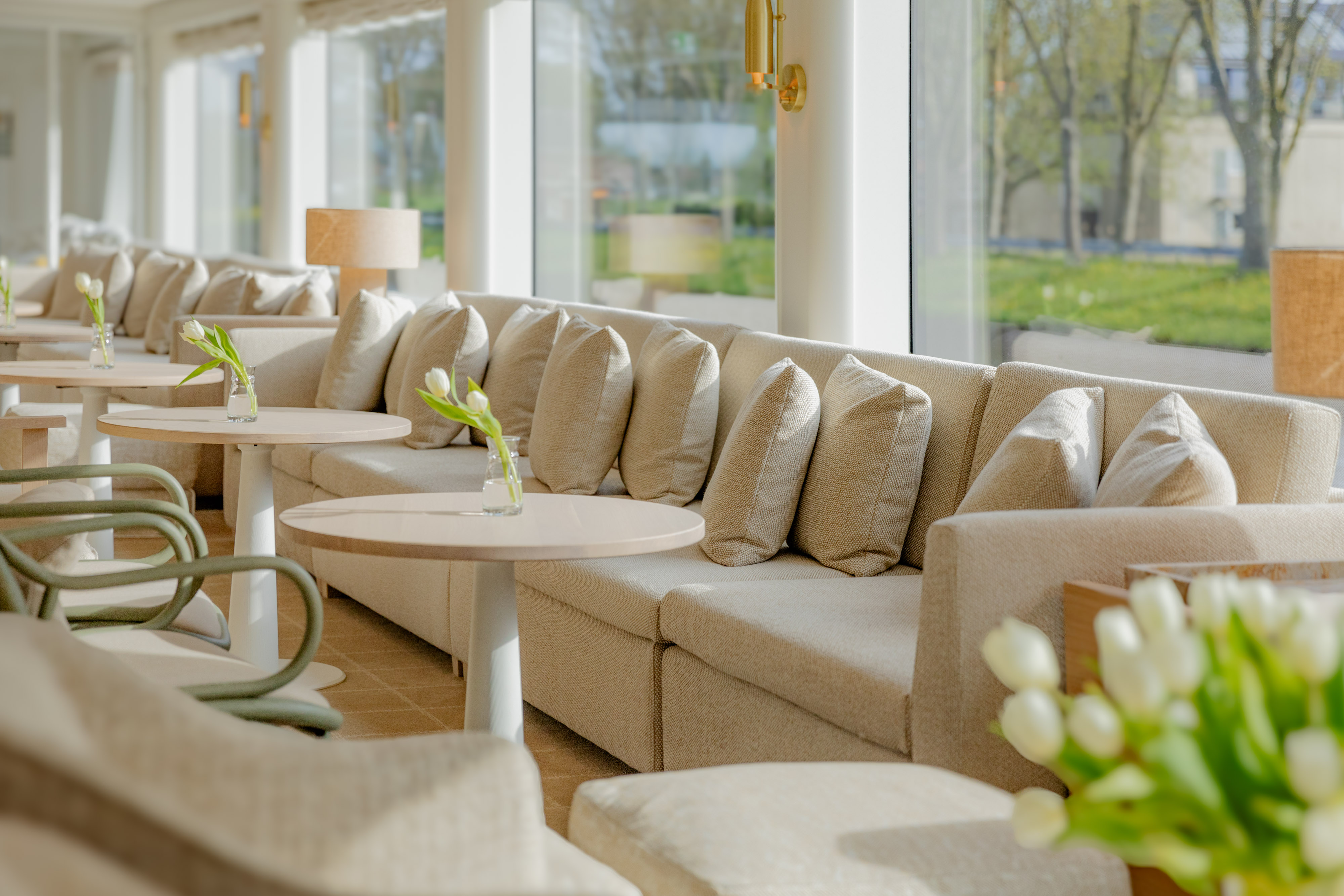 APT Solara - The Salon